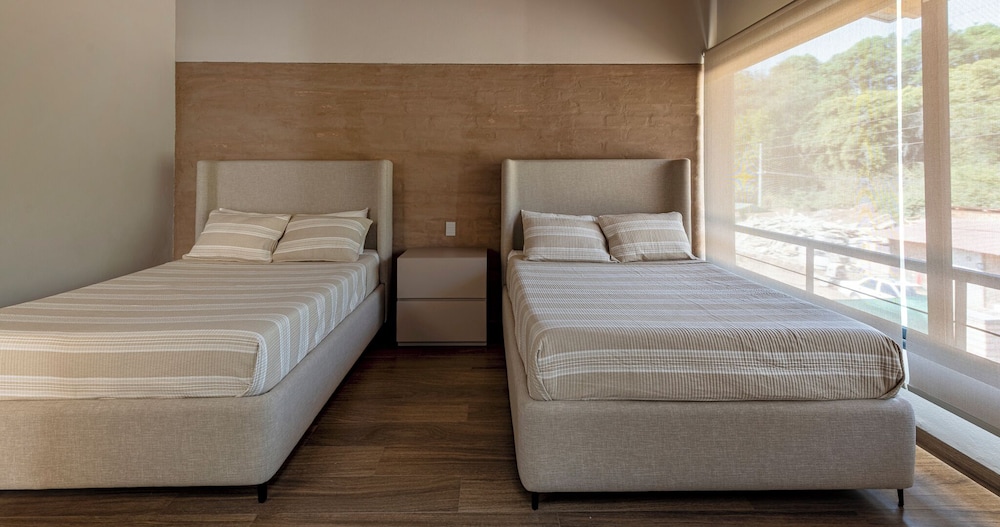 Casa Cundi-Contemporary Living in Nature