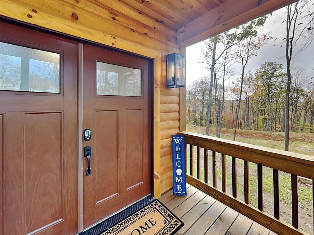 Majestic Manor by Taylor Made Deep Creek