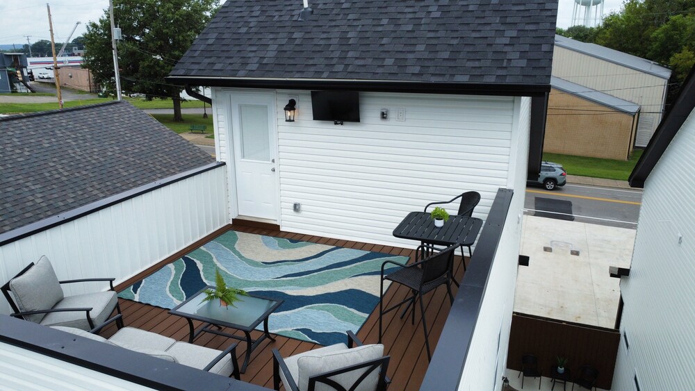 Adam's Downtown Retreat w/ Rooftop Access
