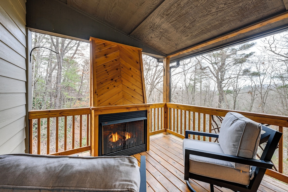 Sapphire Valley Resort Cabin w/ Fireplaces + Grill