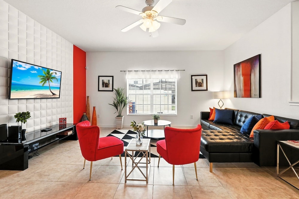 Vibrant 5BR Family Retreat in Storey Lake!