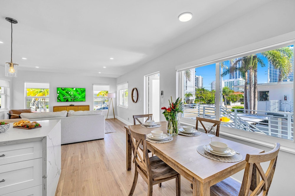 Beach Condo King Bed Lush Patio w BBQ Birch Key Eight