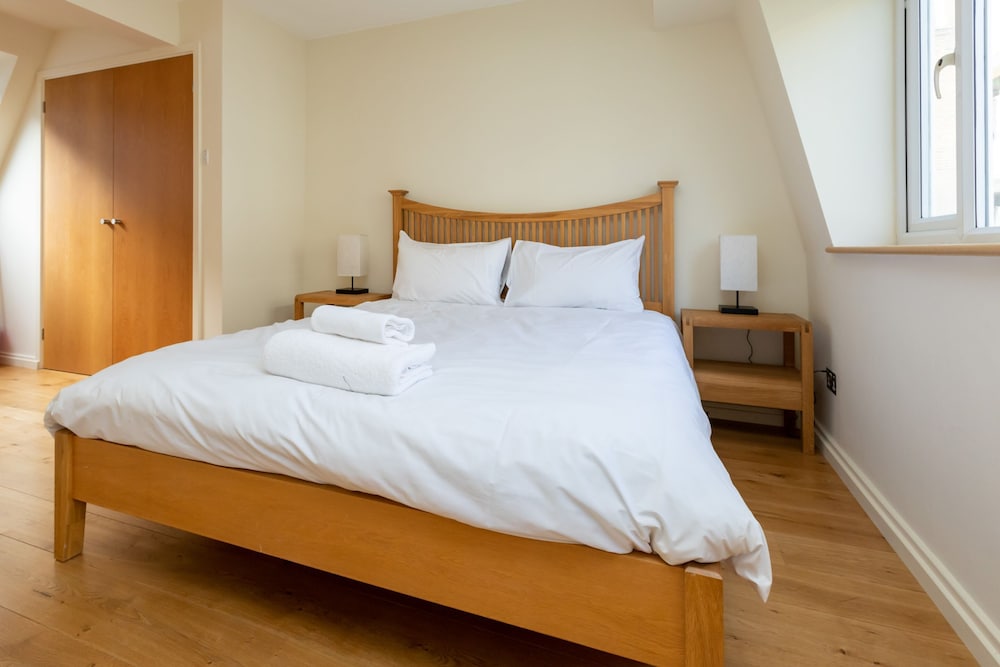 Modern and Bright 3 Bedroom House in Paddington