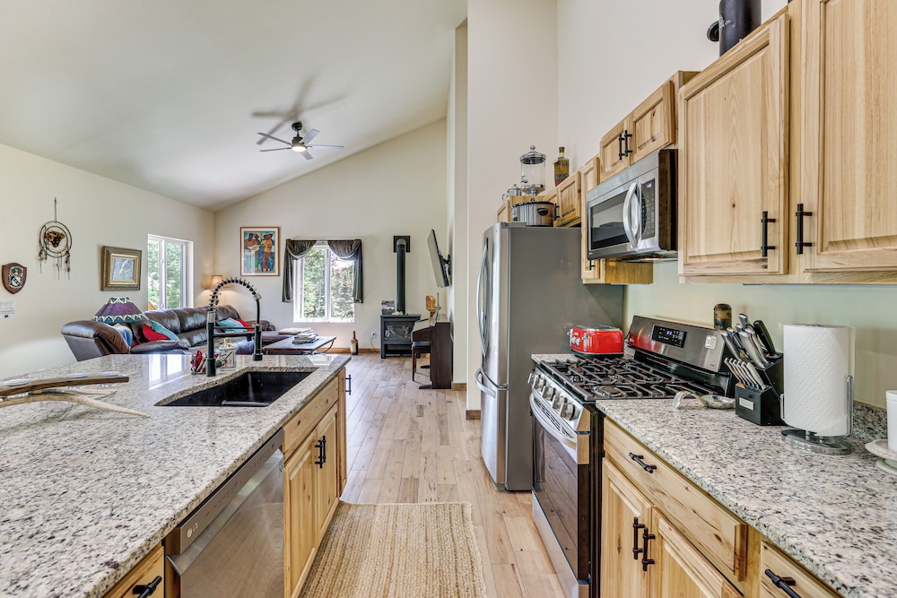 Private Hot Tub & Mountain Views: Duplex in Salida