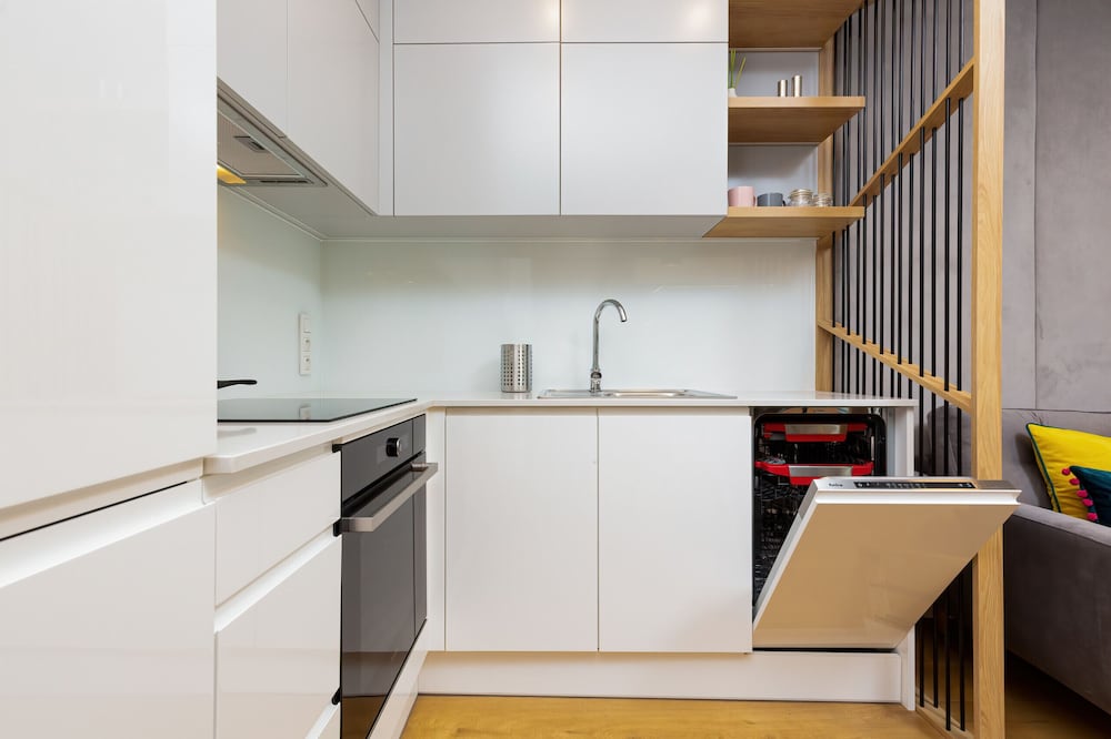 Studio Warsaw Grzybowska by Renters view 4