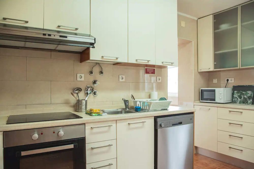 Peaceful and Serene 3 Bedroom Apartment in Lisbon
