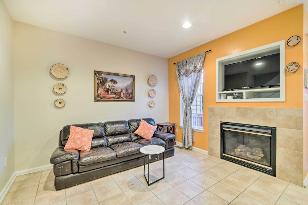 Spacious Odenton Townhome: 21 Mi to Baltimore view 2