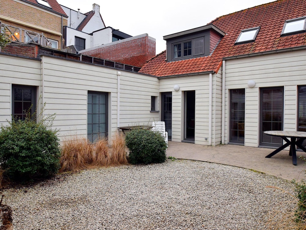Beautifully Renovated House Centrally Located
