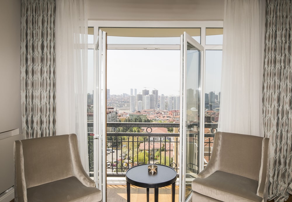 Ist flats Serviced Apartments - EMAAR SQ