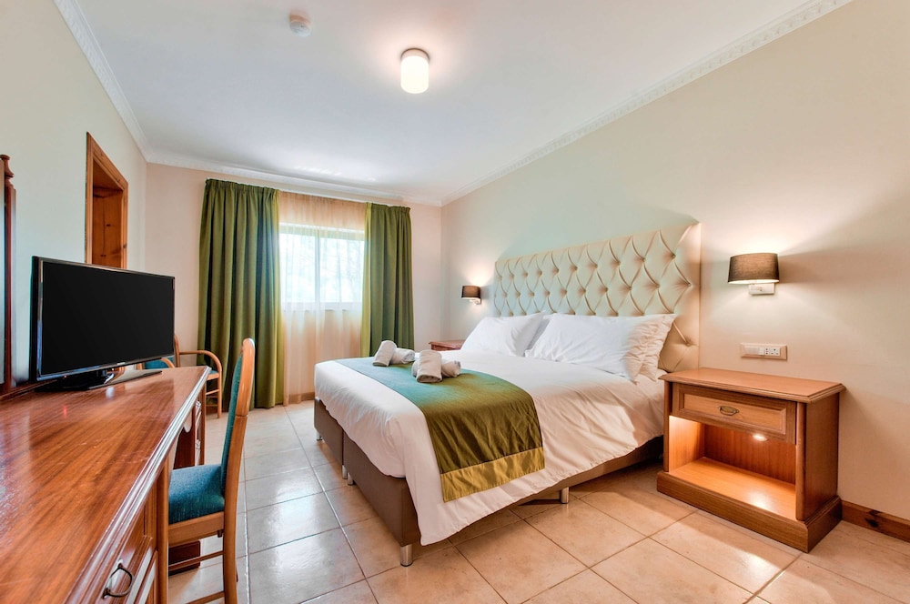 Villa Gardenia - 5 Bedroom Holiday Villa With Pool