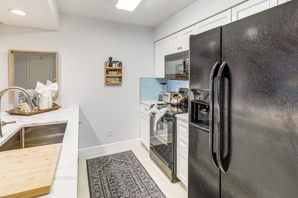 Pool & Beach Access: Vero Beach Condo!