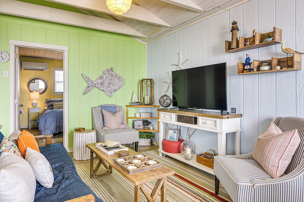 Beachfront Cottage w/ Boardwalk in Freeport