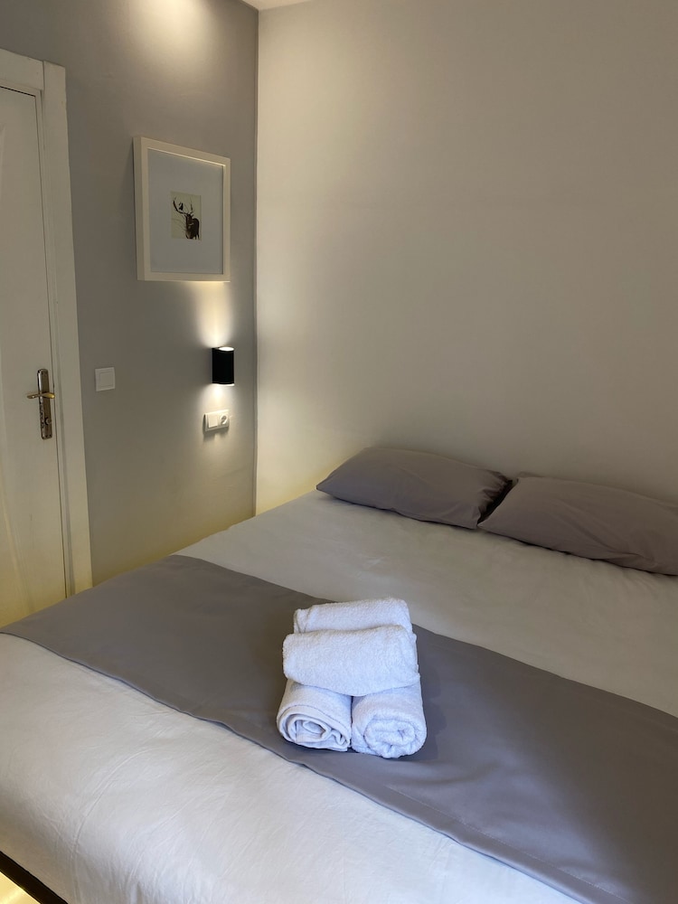 Deer Hotel & Hostel