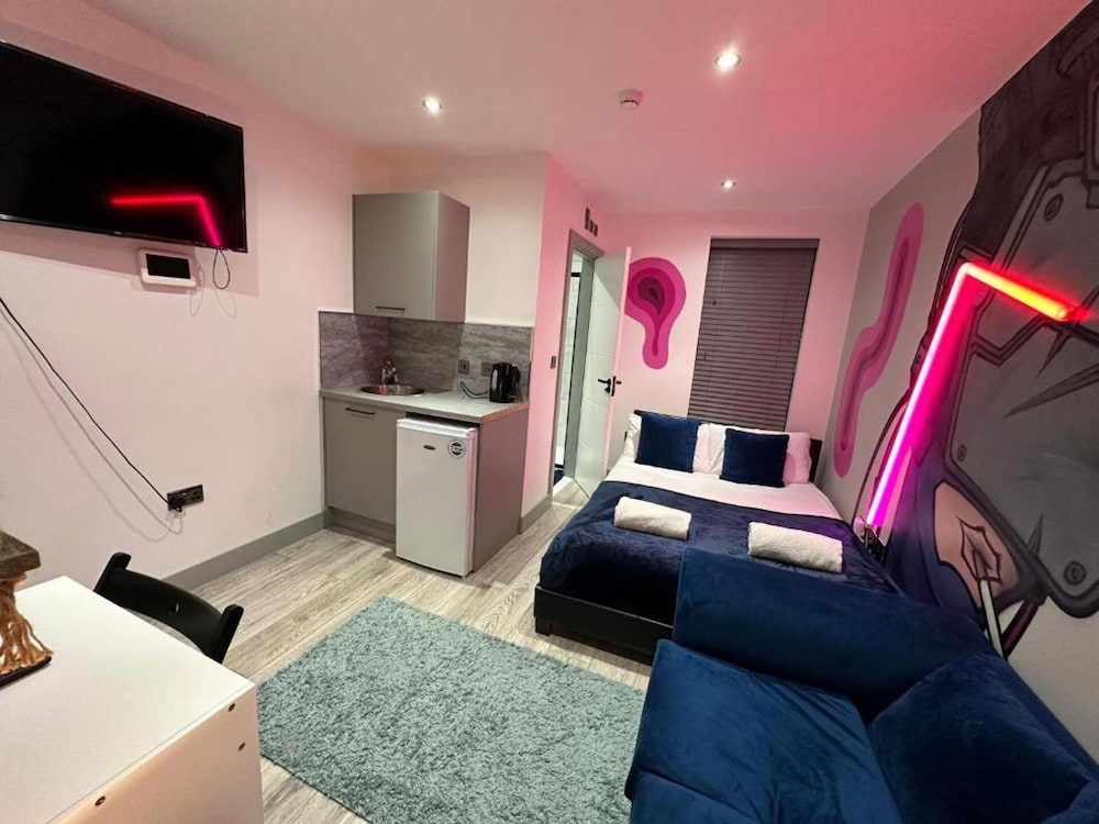 Inviting Studio Flat at Lewisham Way, Se14 London