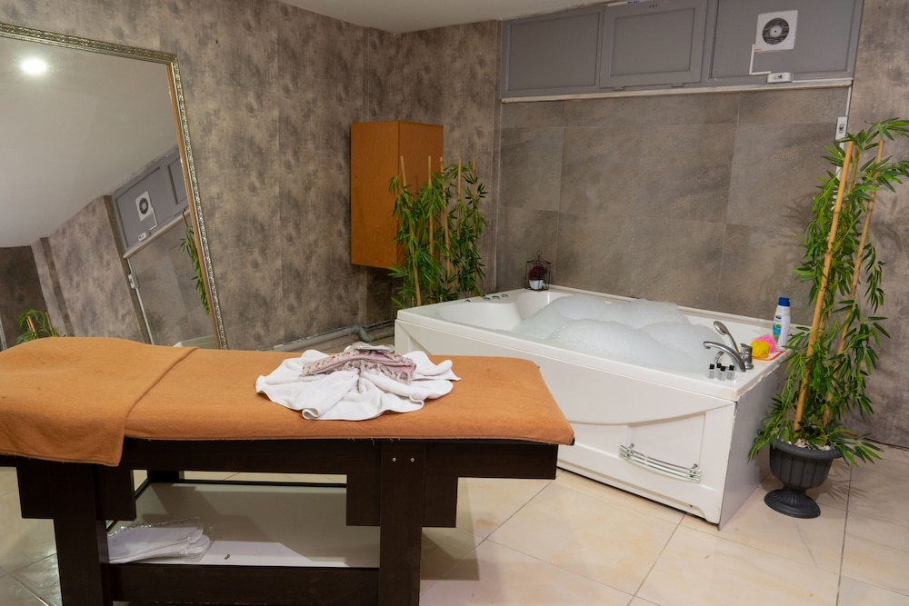 Loss Hotel - Image 73