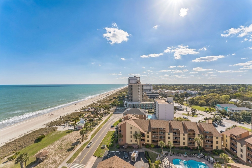 Oceanfront Gem Pool, Balcony, Modern Touch 3 Bedroom Condo