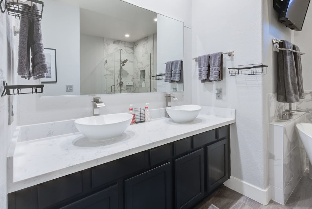 Lux Scottsdale Condo Overlooks 9th Hole Near Golf