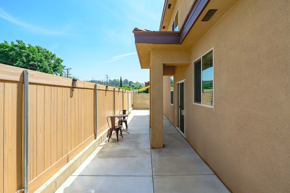 Modern Spacious Home Bright Family Group Friendly