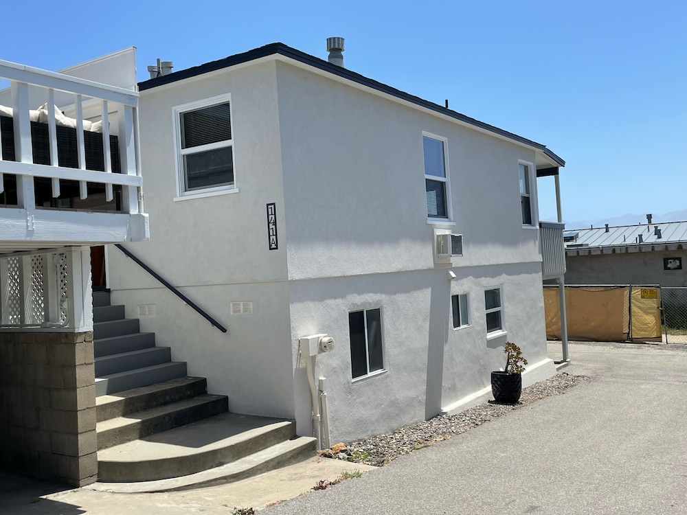 141 A 1st Street 3 Bedroom Home by RedAwning view 5