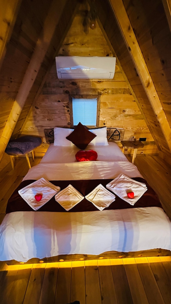 Stiela Suit Bungalov