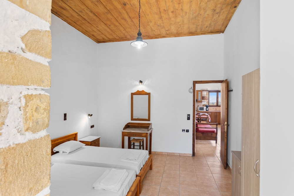 Countryside Apartment 2 With Shared Swimming Pool