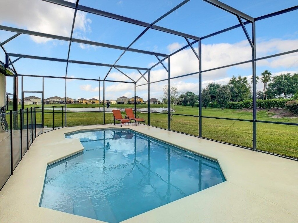Luxury Villa W/ Private Pool, Golf Resort Amenities & Near Disney 5 Bedroom Villa