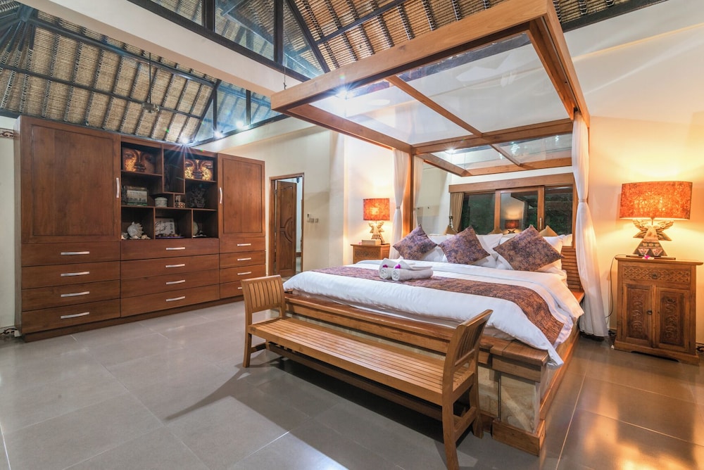 Bougainville Hill Villa