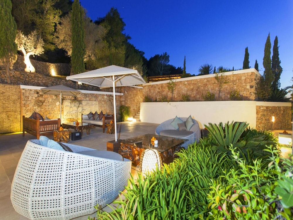 Holiday Home With Barbecue Space