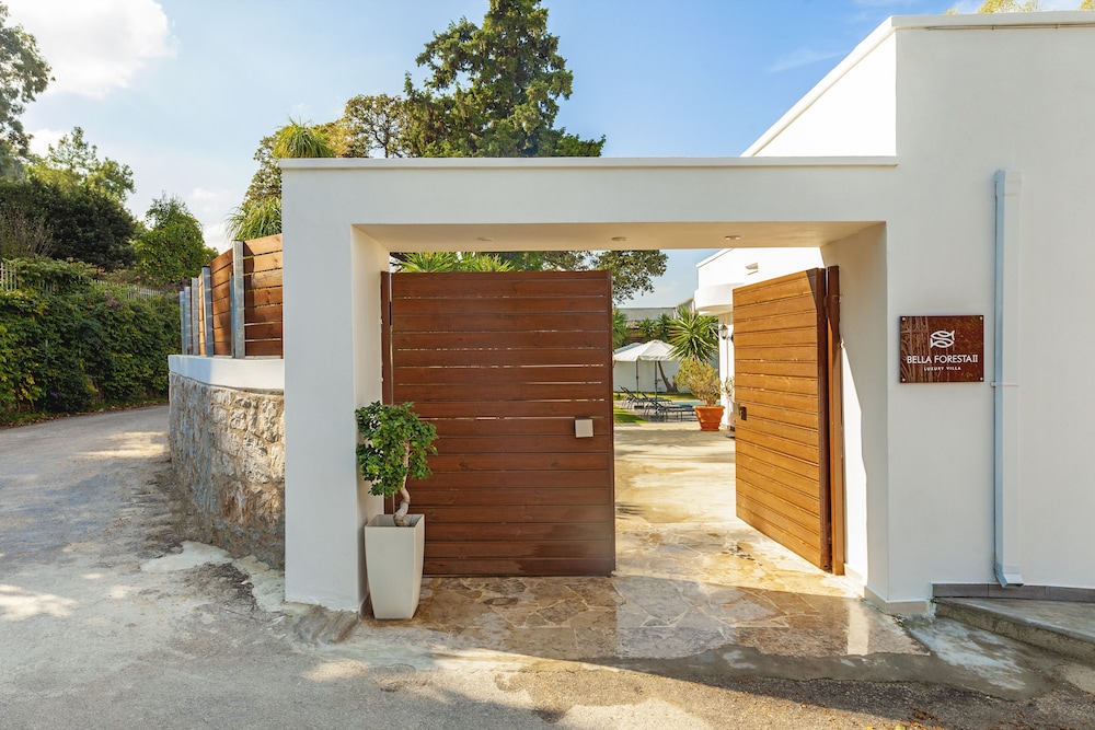 Bella Foresta Villa 2 Ixia