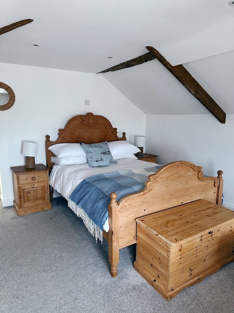 Beautiful 3-bed Cottage With Stunning sea Views