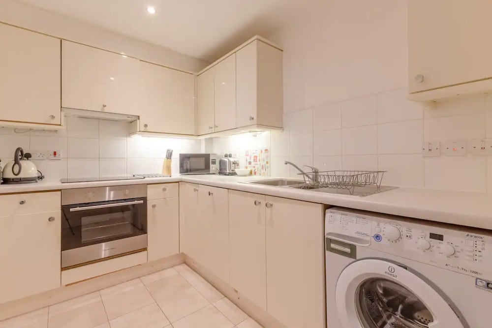 Stunning 2 Bedroom Apartment in the Heart of Westminster