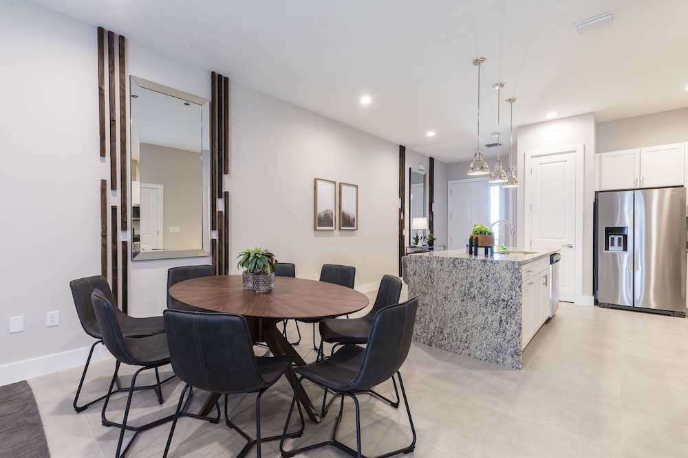 Summerville Vacation Homes by Columbia Management