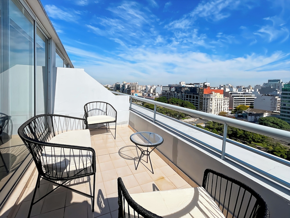Studio Apartment on 13th Floor With Balcony Terrace