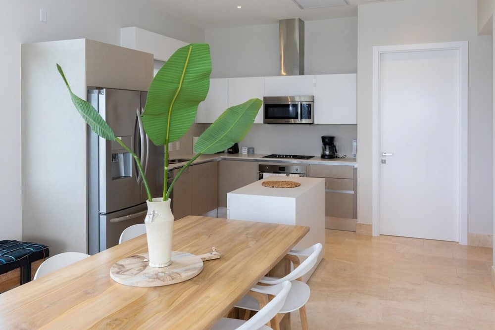 The Couples Condo by Acomodo