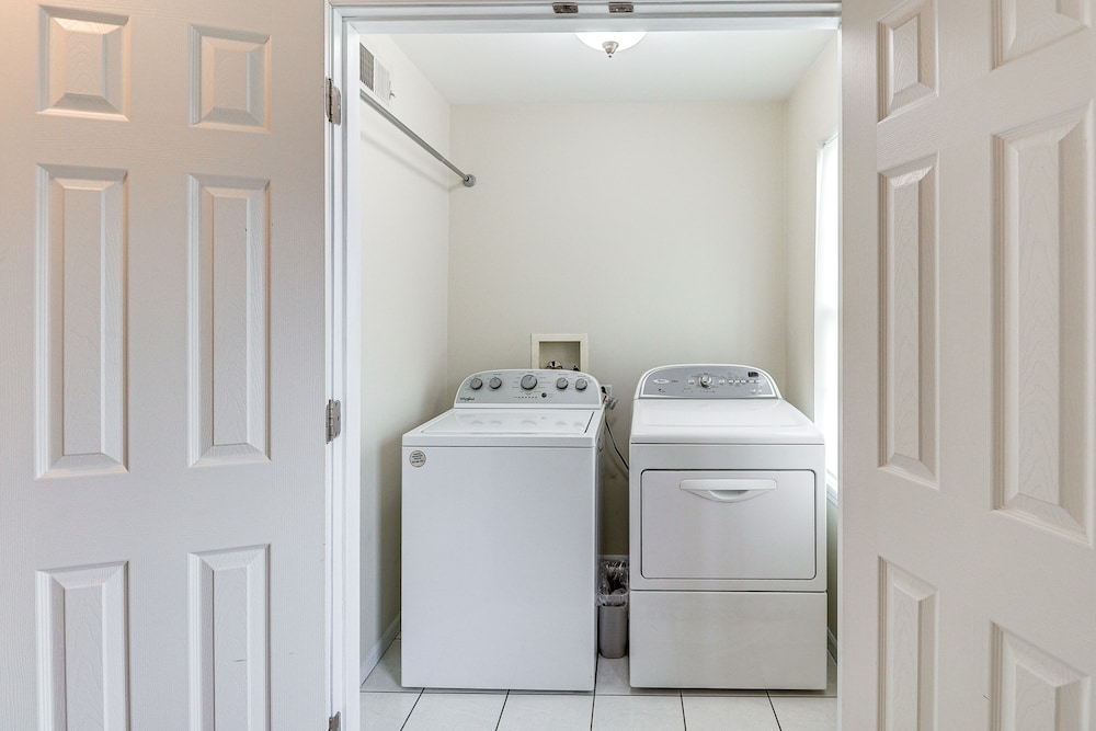 Family-friendly Townhome: 16 Mi to Pittsburgh! - Property Image 1