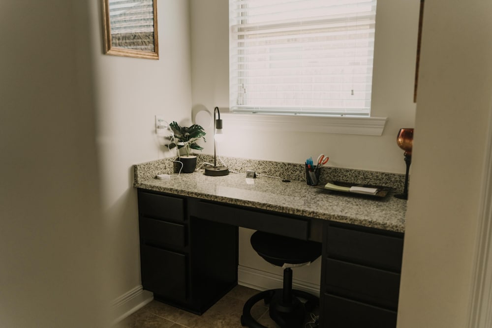 Your Home Away From Home for Working Professionals view 3