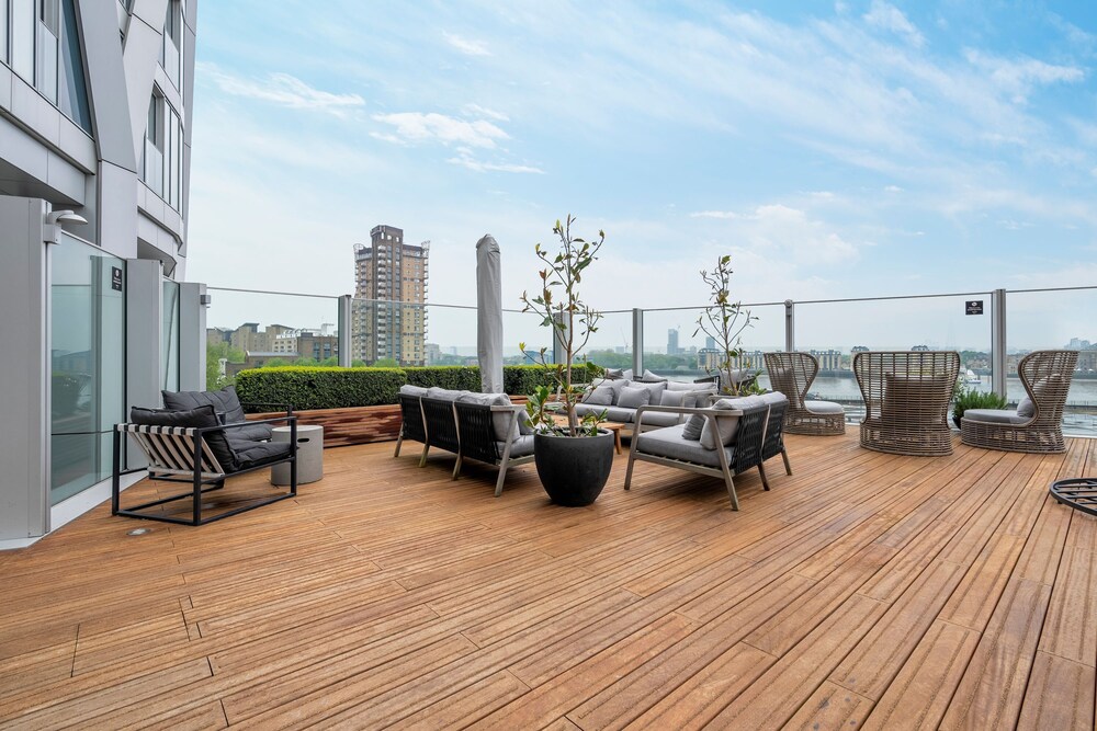 Spectacular Three-bedroom Apartment With City View