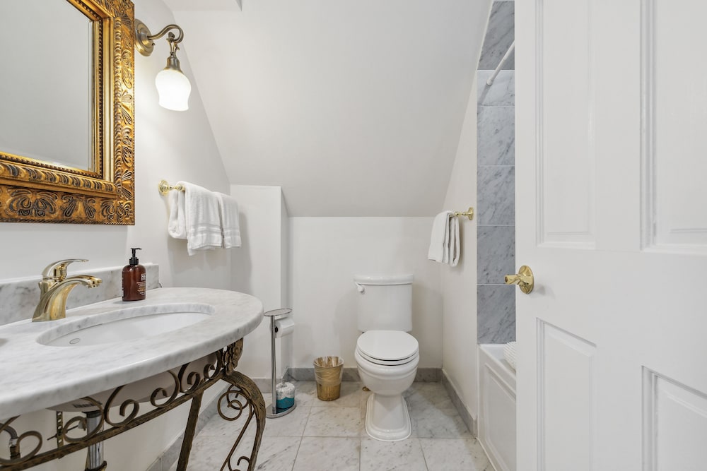 Columbia Vacations - The Columbia Inn at Peralynna Manor - Property Image 83