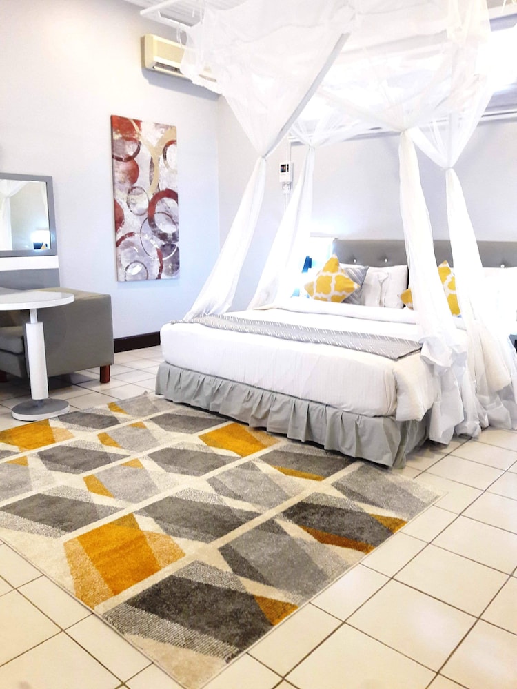 Best Western Jangwani Sea Breeze Hotel