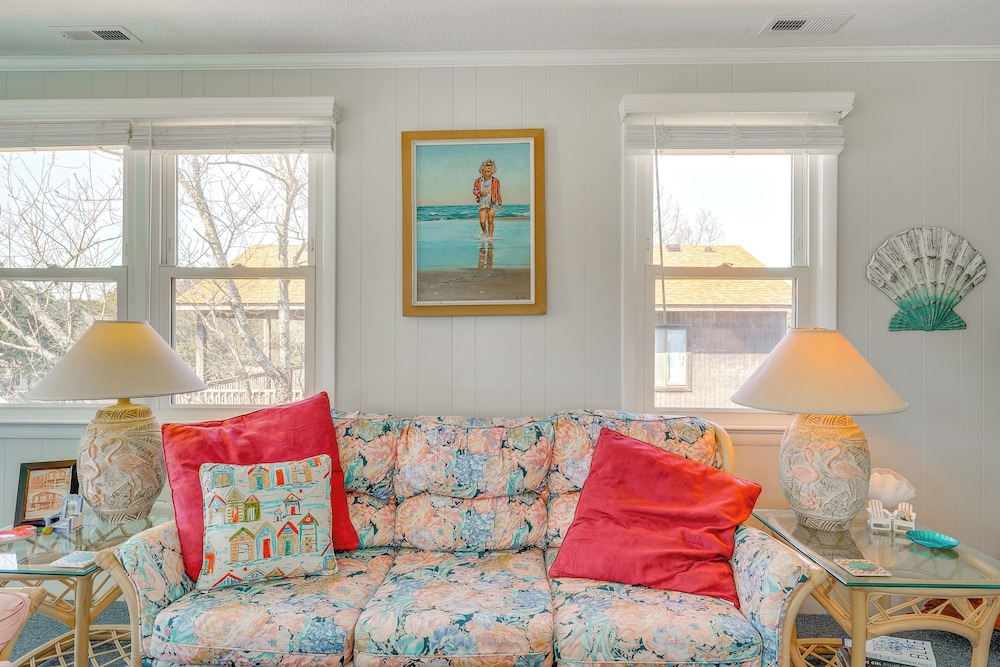 1 Mi to Avalon Pier: Charming Coastal Cottage!