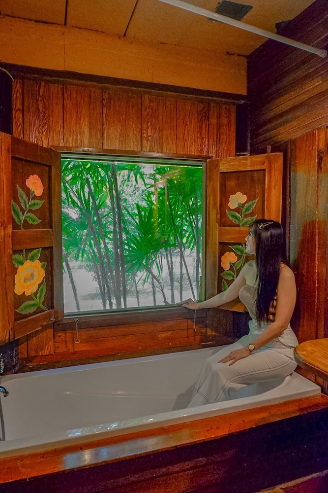 Kaengkrachan Boathouse Paradise Resort