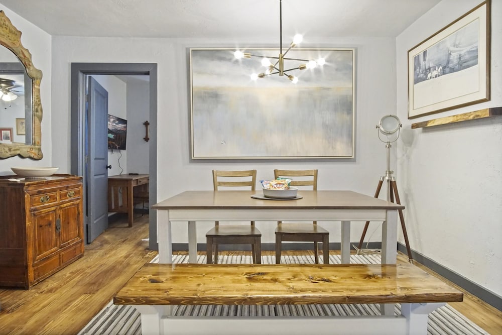 Oklahoma City Vacations - 3-story 6-bedroom 4 Bathrooms 3min-asian Dist - Property Image 29