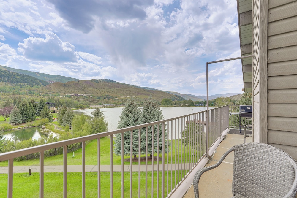 Sauna & Ski Shuttle Access: Mtn-view Condo in Avon