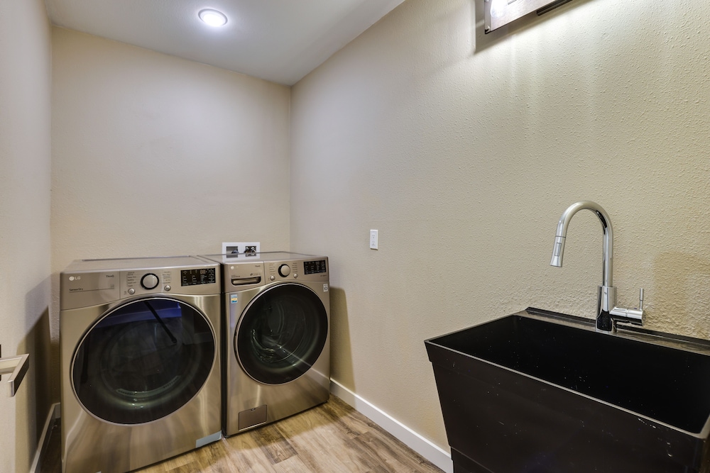 8 Mi to Keystone: Home w/ Hot Tub in Dillon view 3