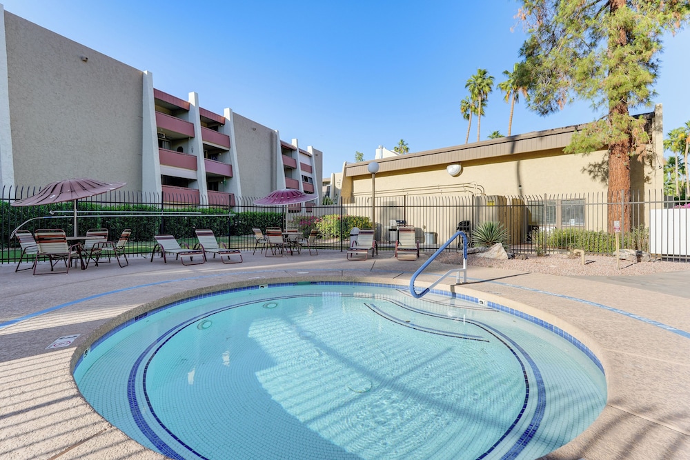 < 1 Mi to Old Town: Scottsdale Condo w/ Balcony