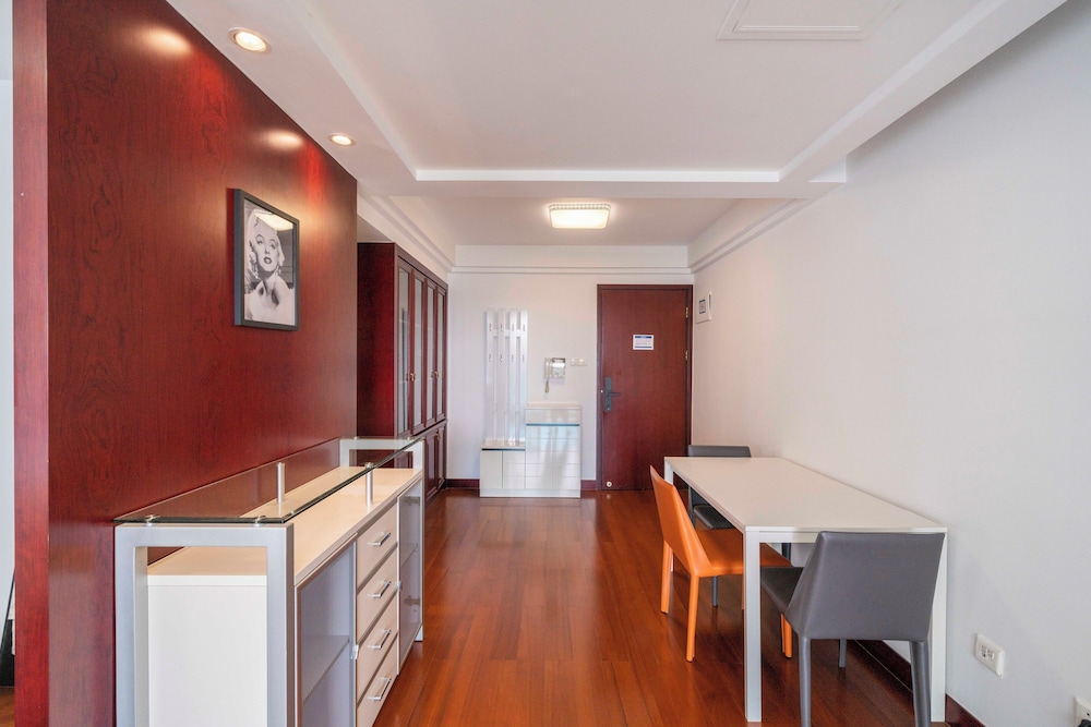 Tyms Xujiahui Modern 1BR APT
