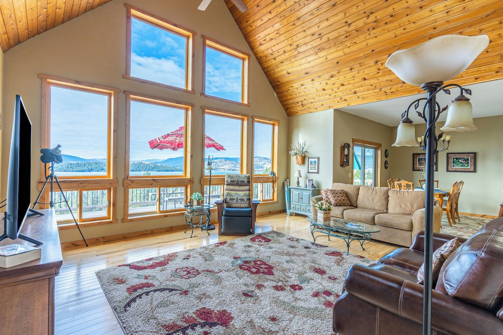 Spectacular Lake-view Retreat w/ Deck, Grill