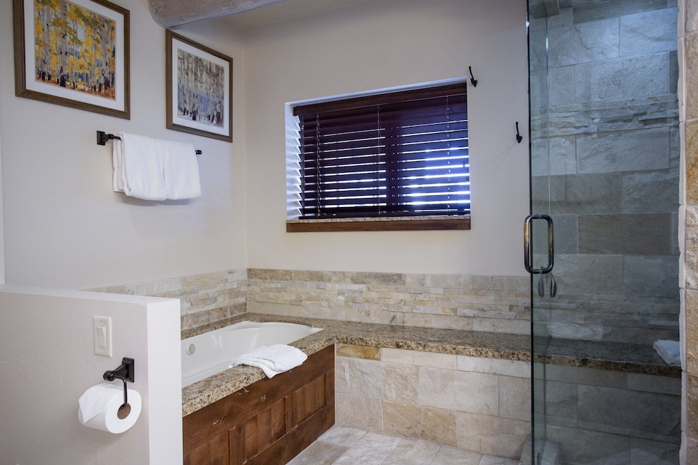 Pine Inn at Trail's End Lodge - Two Bedroom Residence with Spa #8 2 Condo