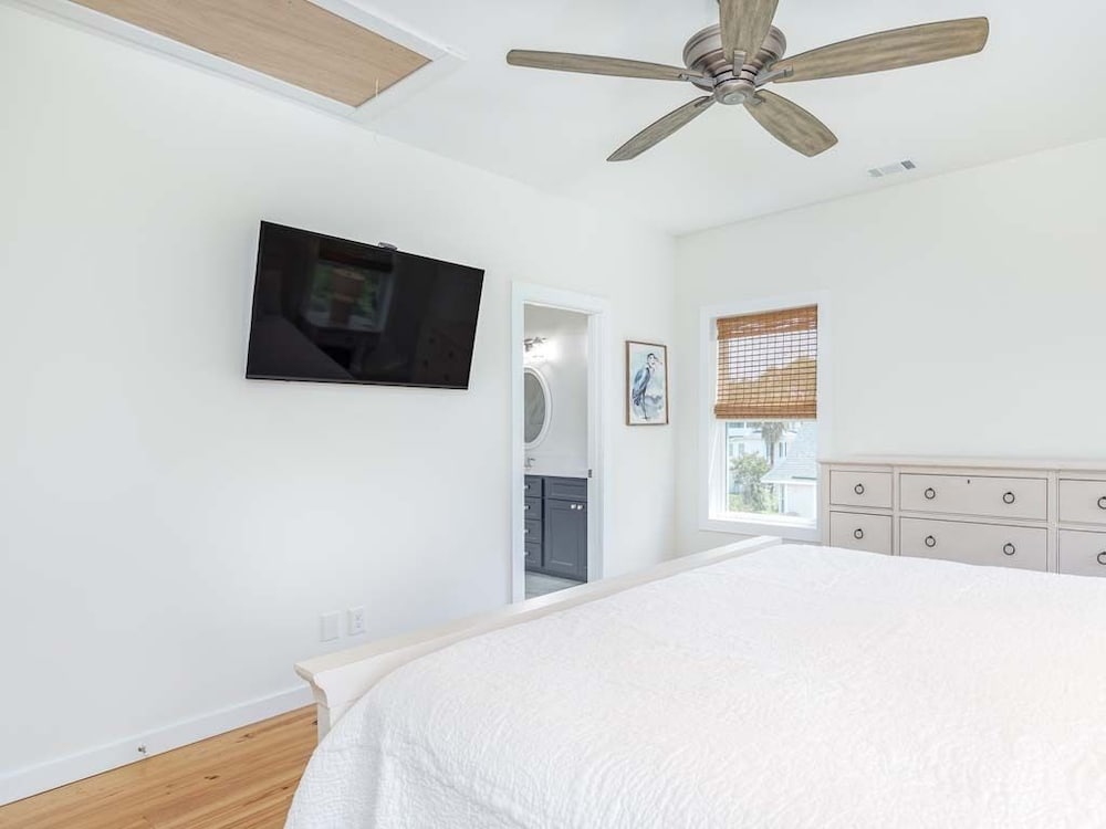 Shore Beats Work by Tybee Vacation Rentals view 3