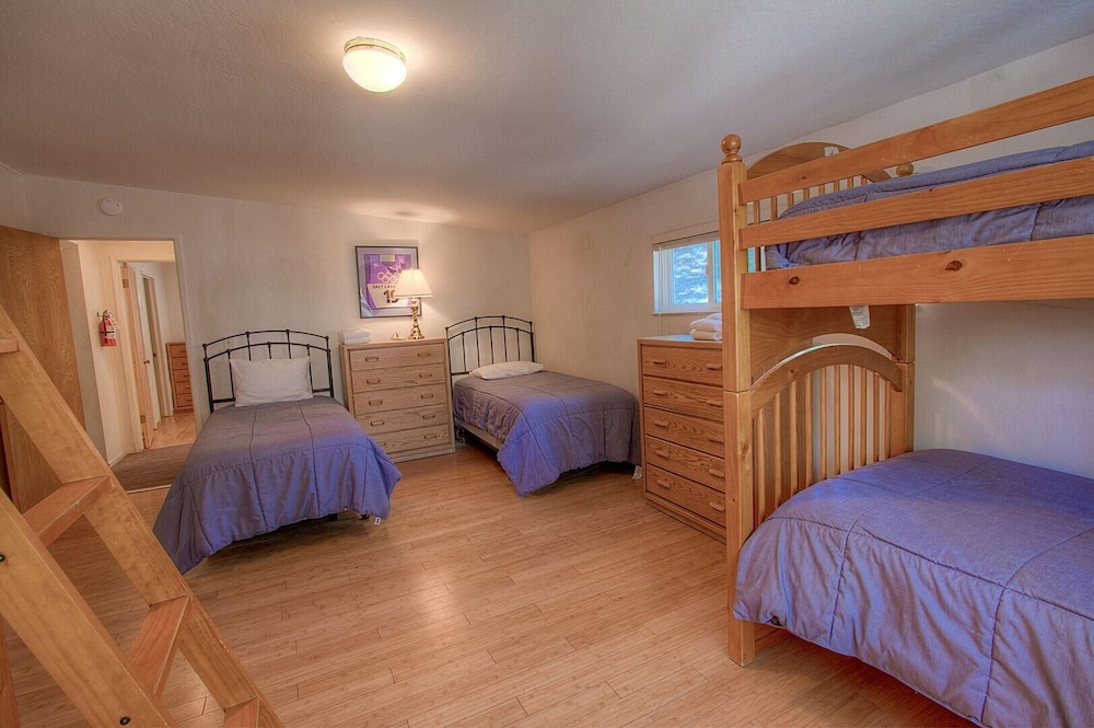 Foothill Folly 4 Bedroom Home by RedAwning view 5